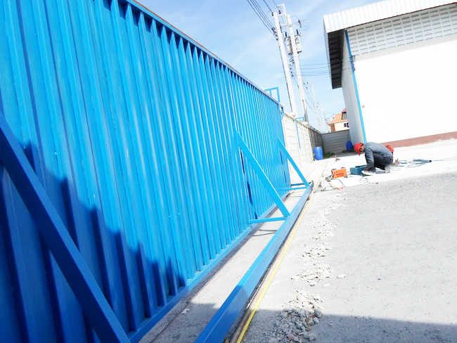 บริษัท แด็ด ออโต้ดอร์ จำกัด ติดตั้งประตูรีโมท